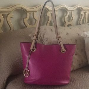 Beautiful raspberry tote!